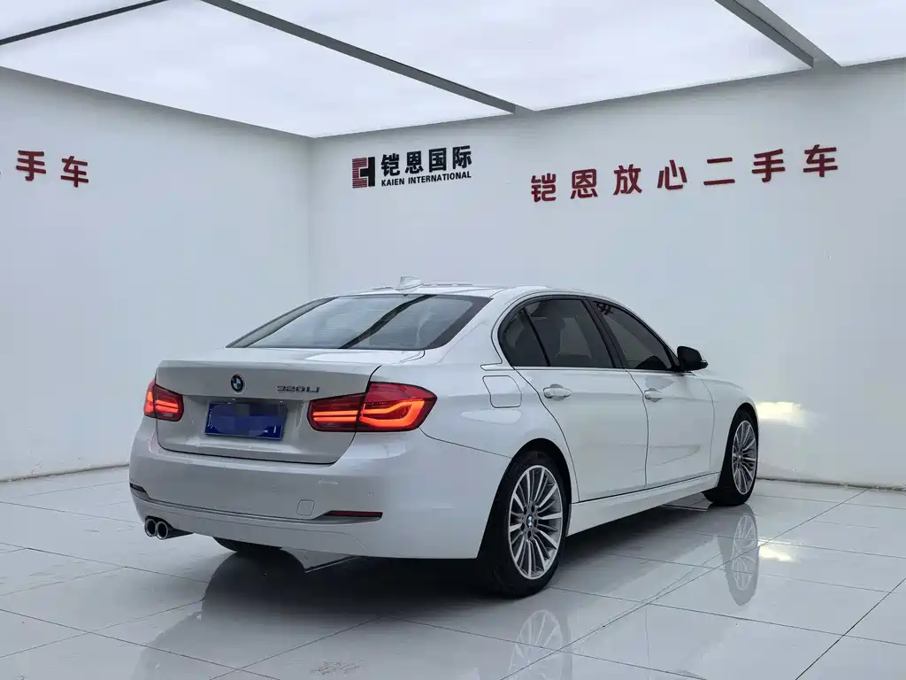 BMW 3 Series 2019 — фото 14