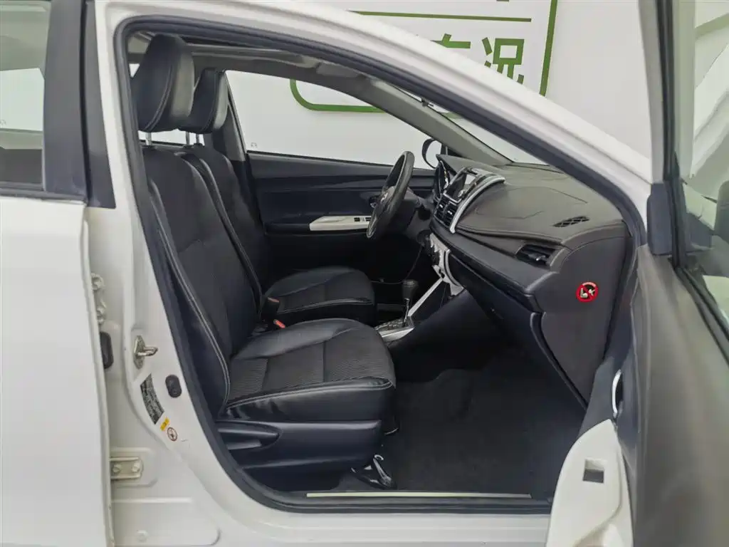 Toyota Yaris L 2015 — фото 23