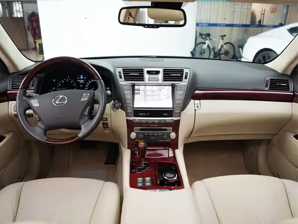 Lexus LS 2010
