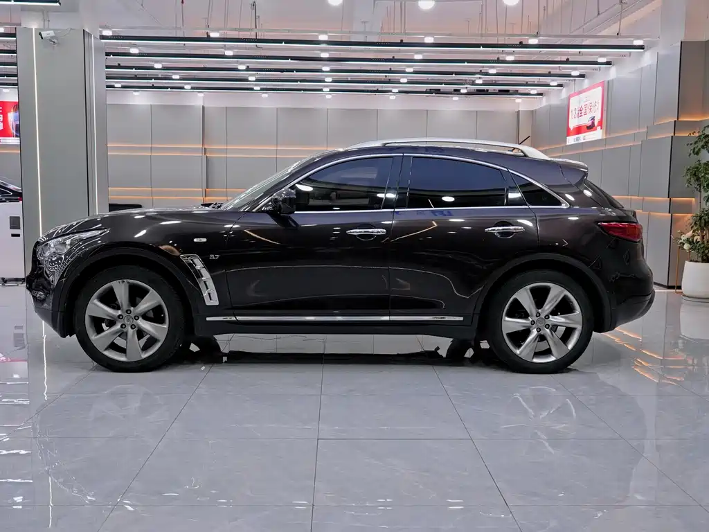 Infiniti QX70 2014 — фото 9