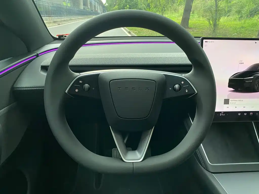 Tesla Model Y 2026 — фото 13