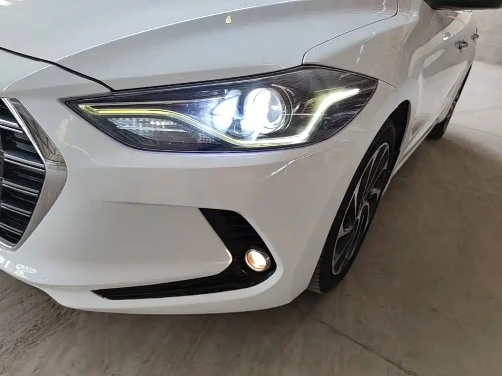 Hyundai Elantra 2020 — фото 24