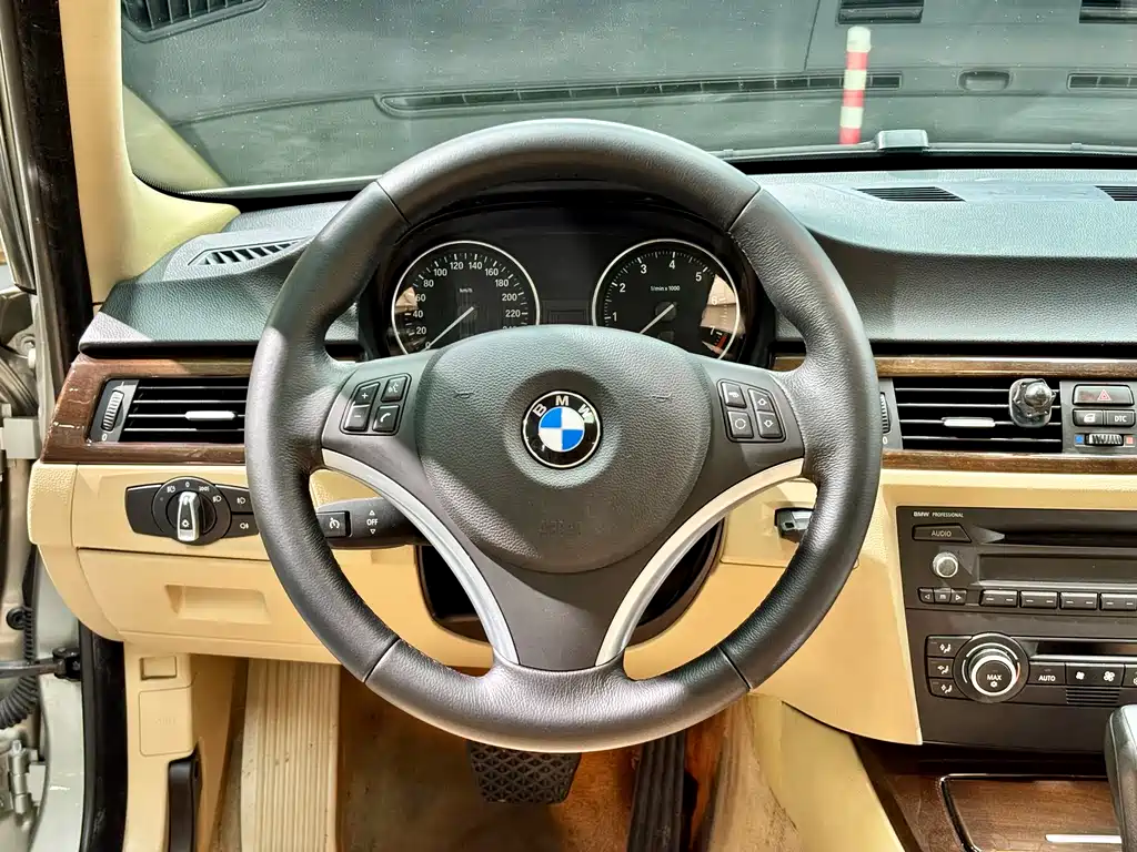 BMW 3 Series 2009 — фото 16