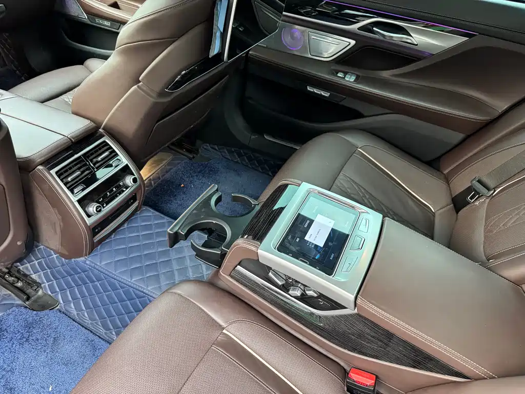 BMW 7 Series 2018 — фото 6