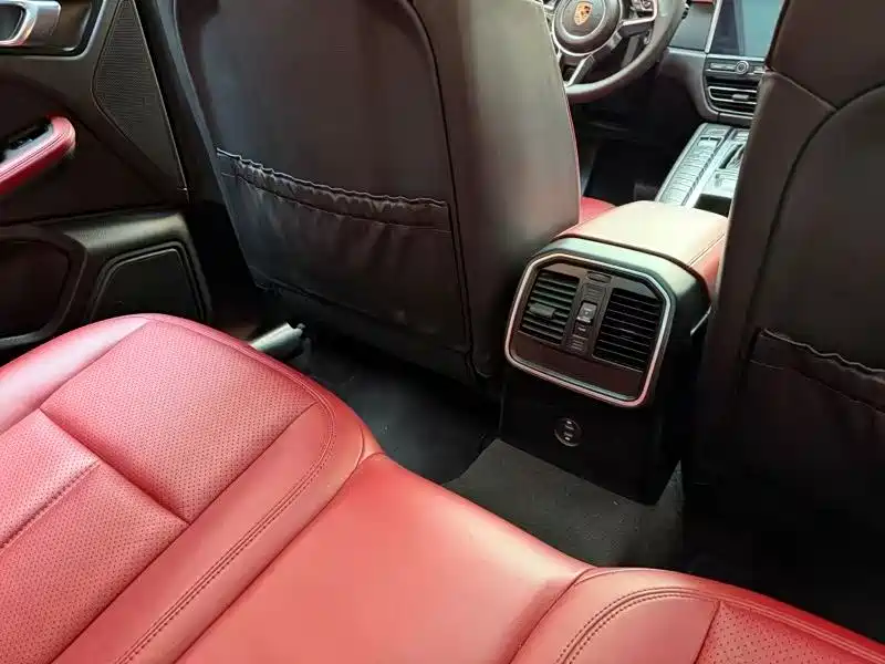 Porsche Macan 2019 — фото 11