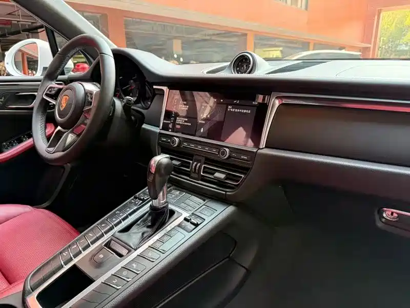 Porsche Macan 2019 — фото 16