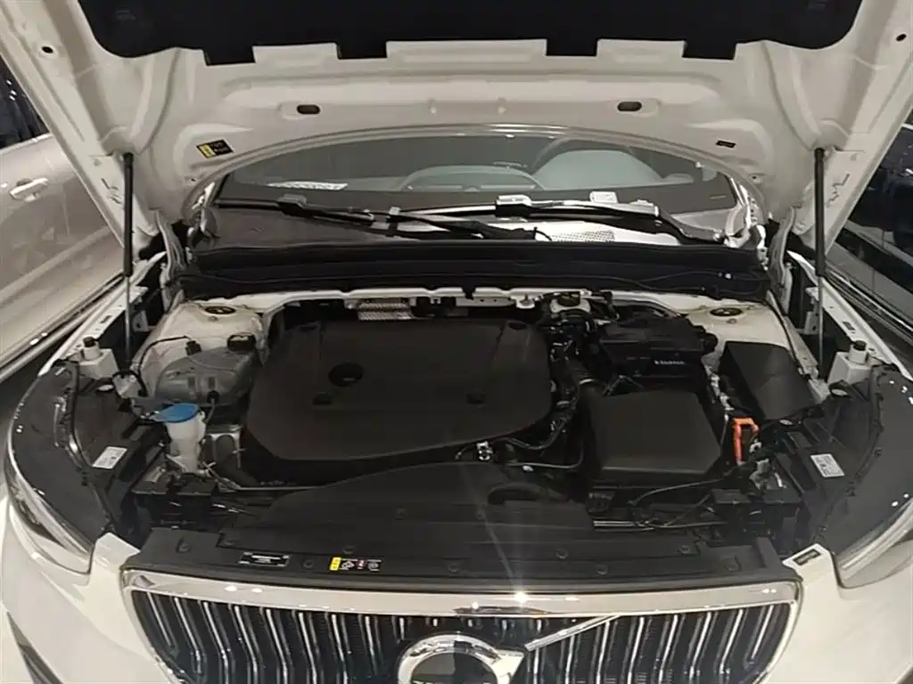 Volvo XC40 2023 — фото 20