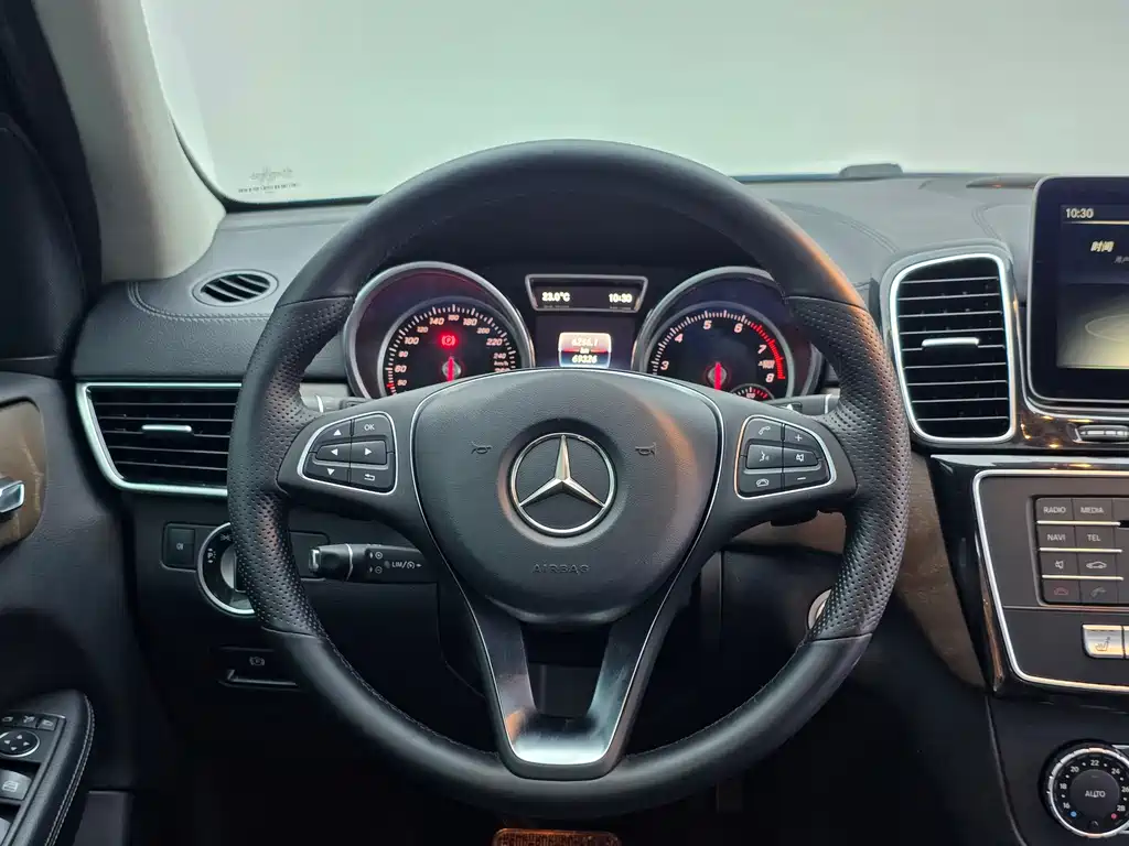 Mercedes-Benz GLE 2018 — фото 20