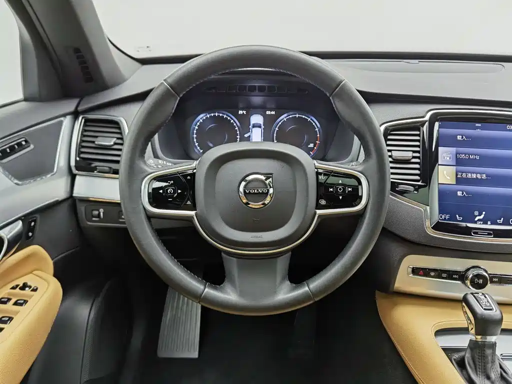 Volvo XC90 2017 — фото 11