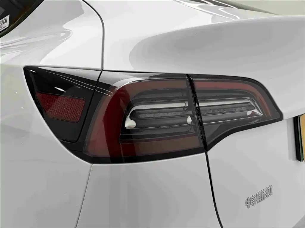 Tesla Model Y 2023 — фото 10
