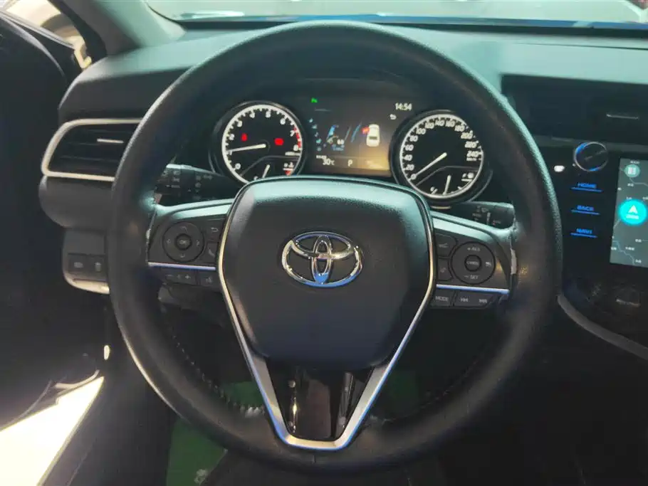 Toyota Camry 2020 — фото 15