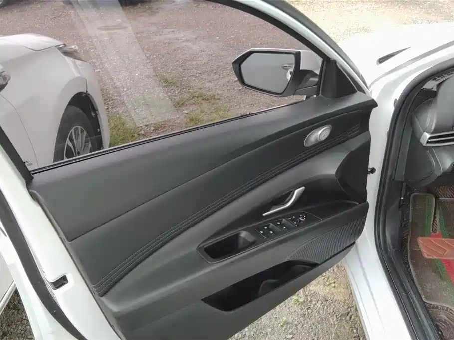 Hyundai Elantra 2022