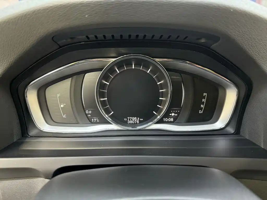 Volvo S60 2018 — фото 18