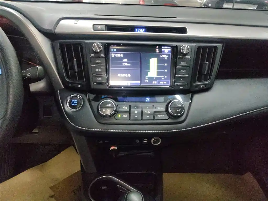 Toyota RAV4 2017 — фото 13