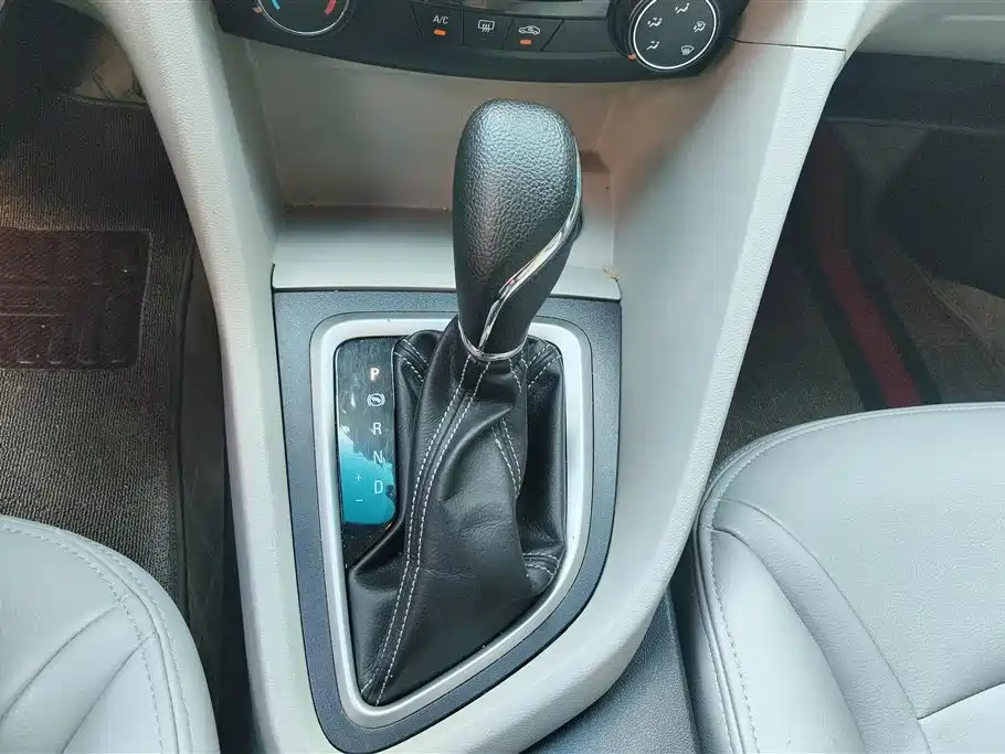 Buick Excelle 2017 — фото 16