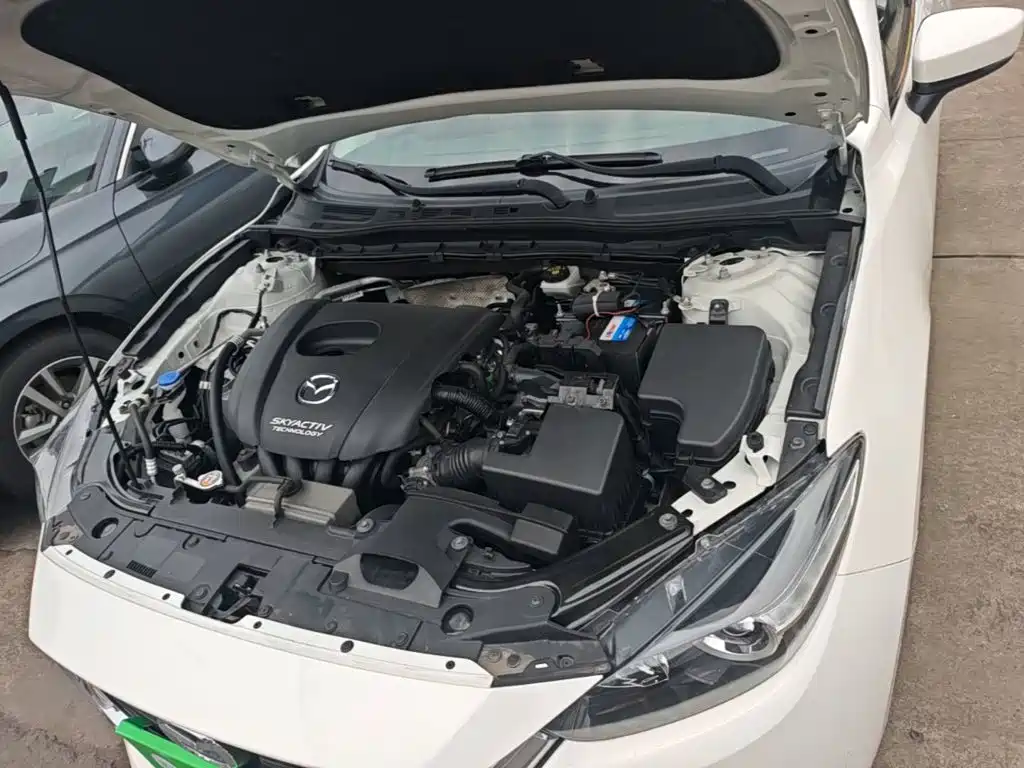 Mazda 3 Axela 2018 — фото 20