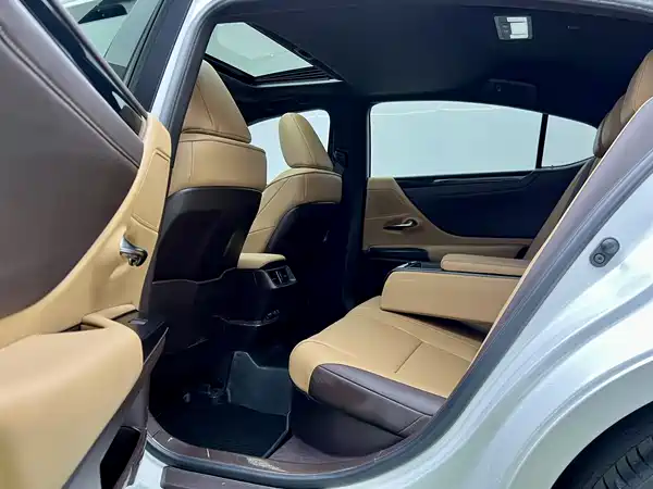 Lexus ES 2018