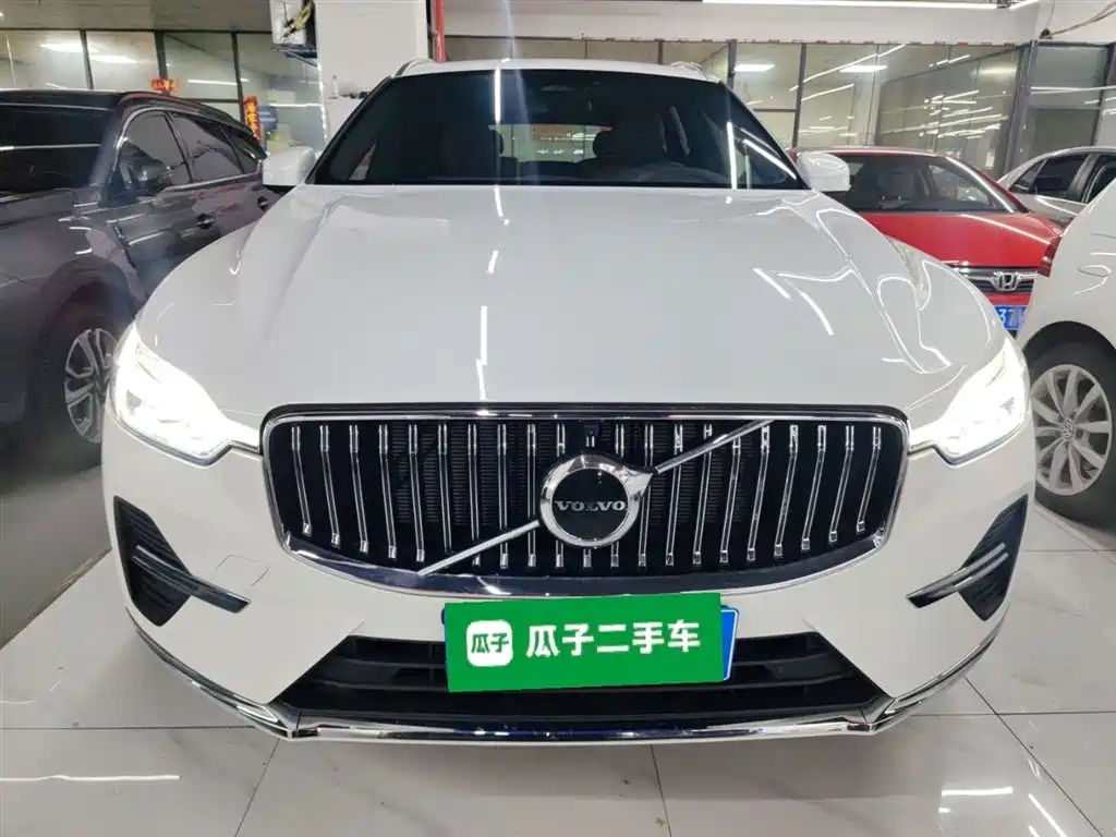 Volvo XC60 2025 — фото 3