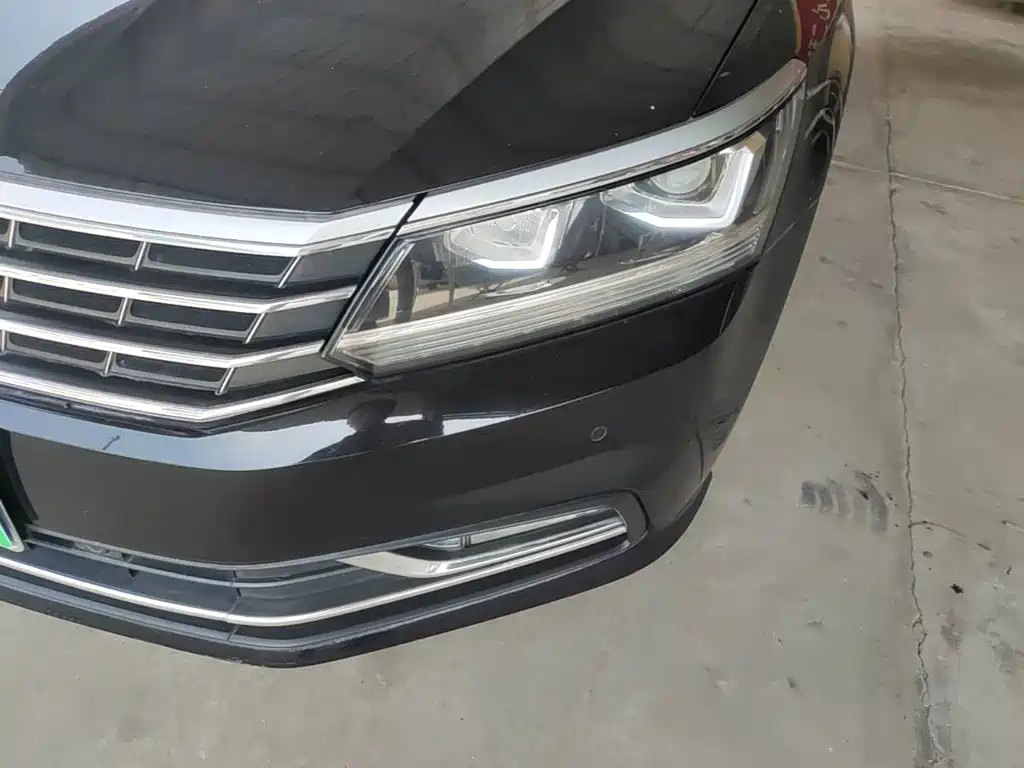 Volkswagen Passat 2018 — фото 24