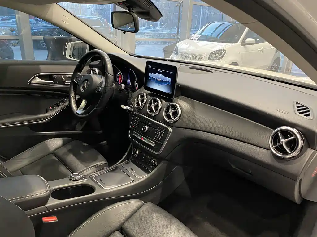 Mercedes-Benz GLA 2017 — фото 12