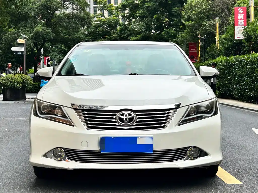 Toyota Camry 2014 — фото 2