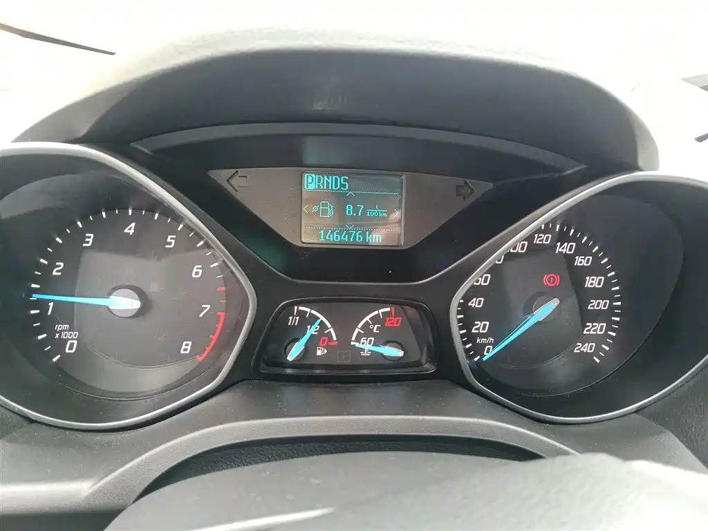 Ford Kuga 2015 — фото 12
