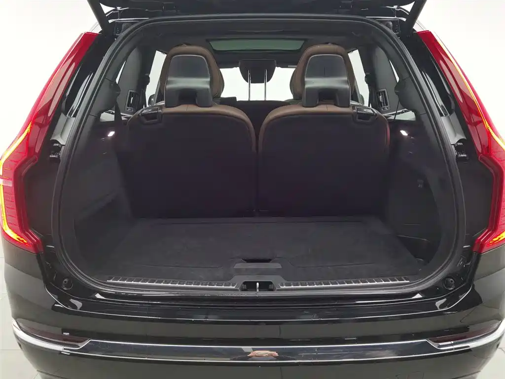 Volvo XC90 2023 — фото 16
