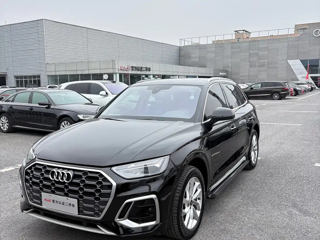 Audi Q5L 2022 — фото 1