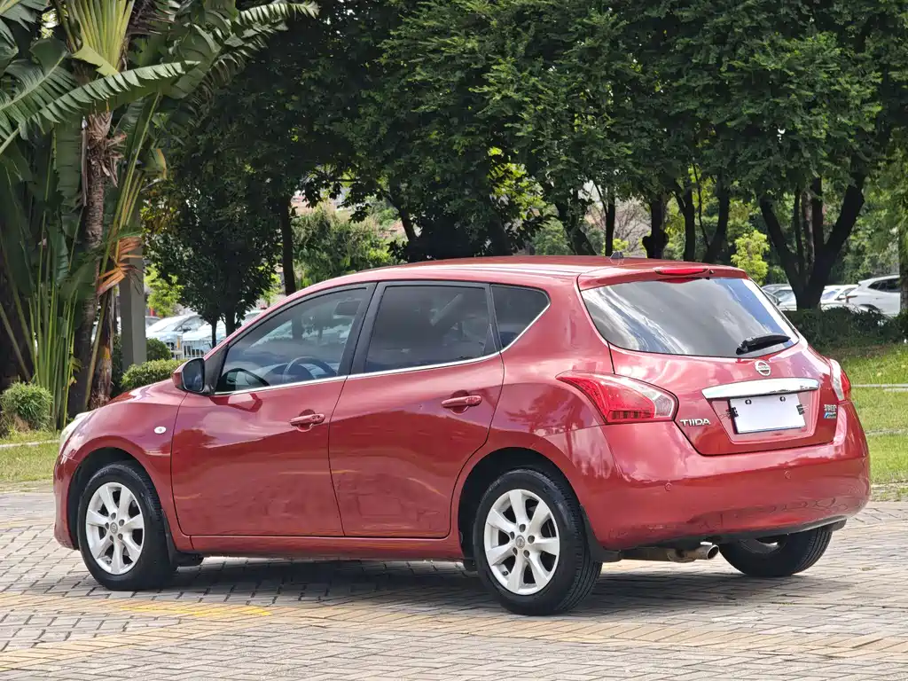 Nissan Tiida 2013 — фото 14