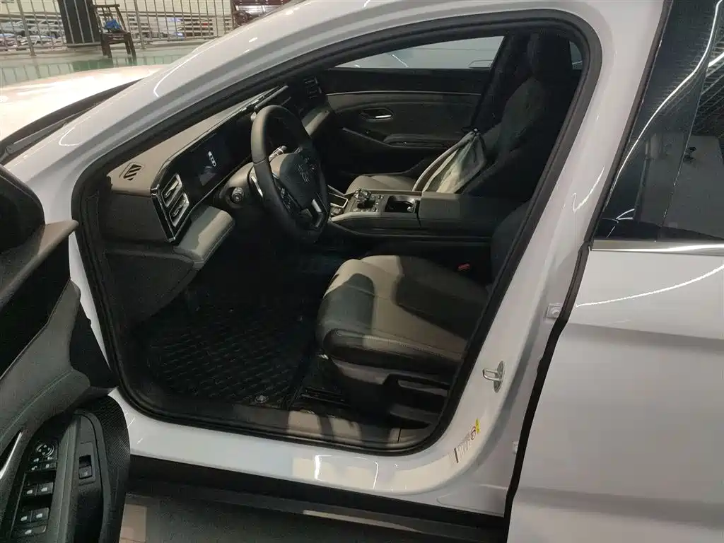 BYD Qin L 2025 — фото 15