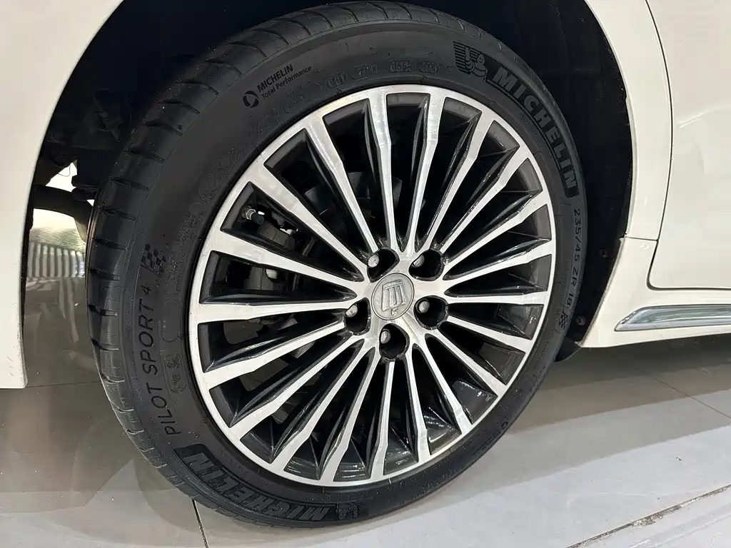 Toyota Crown 2018 — фото 17