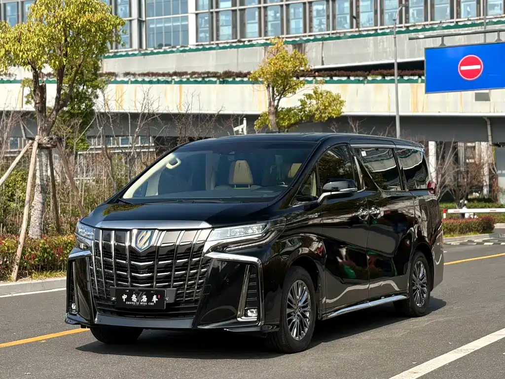 Toyota Alphard 2022 — фото 1
