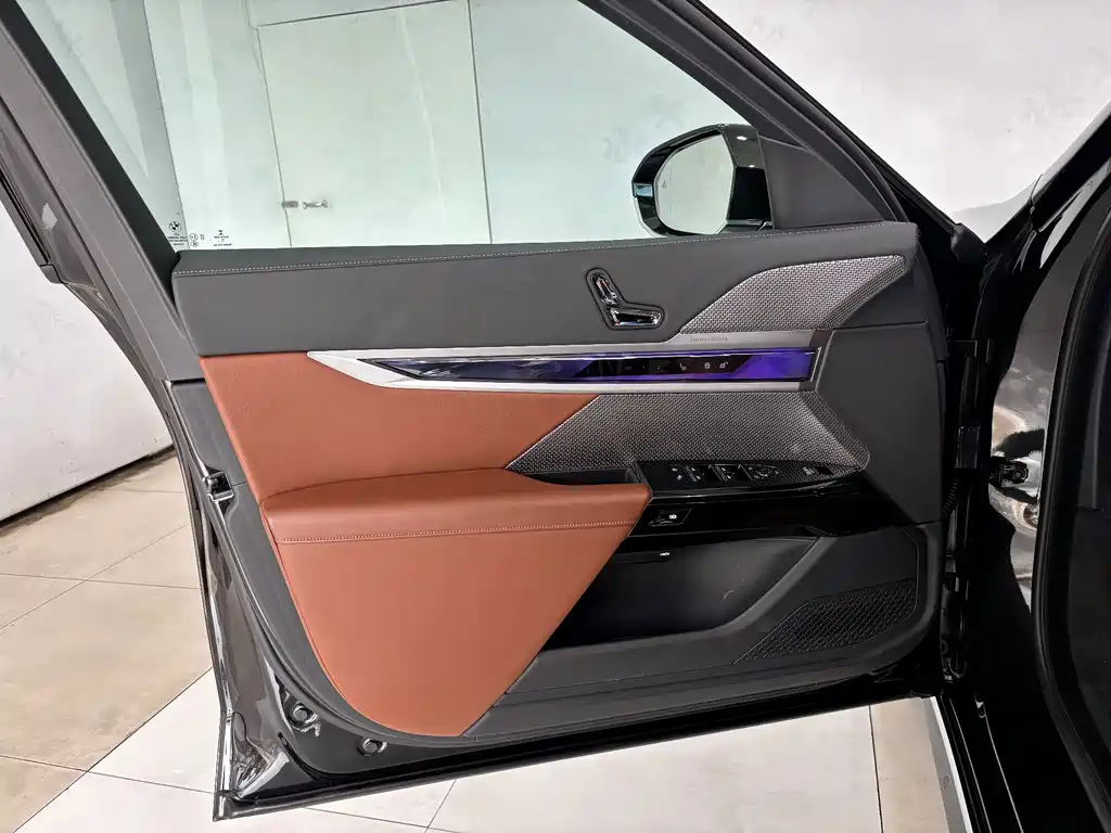 BMW 7 Series 2024 — фото 10