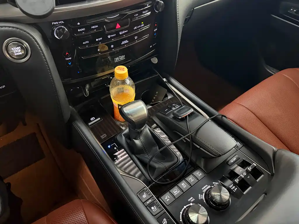 Lexus LX 2020 — фото 15