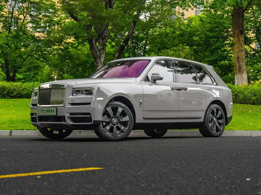 Rolls-Royce Cullinan 2022 — фото 1