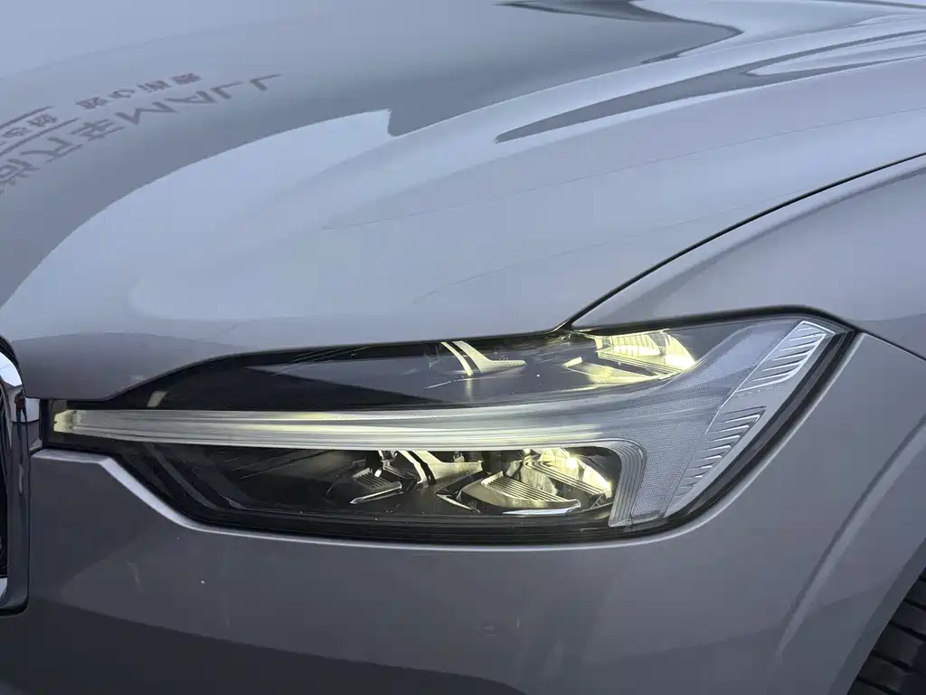Volvo XC60 2022 — фото 4