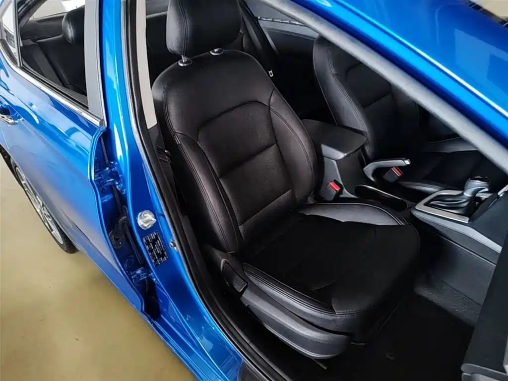 Hyundai Elantra 2017 — фото 25