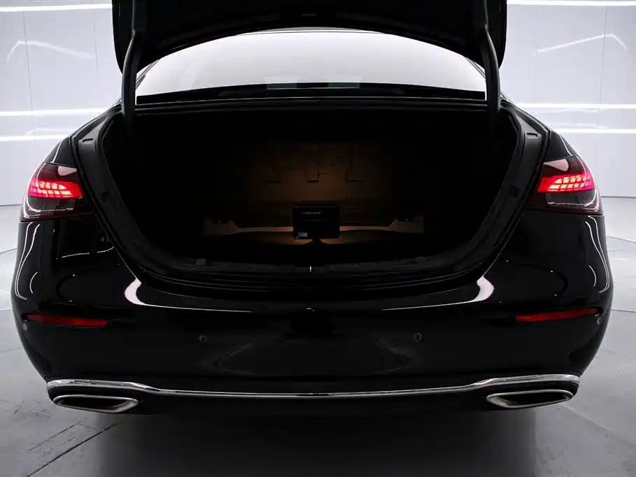 Mercedes-Benz E-Class 2023 — фото 15
