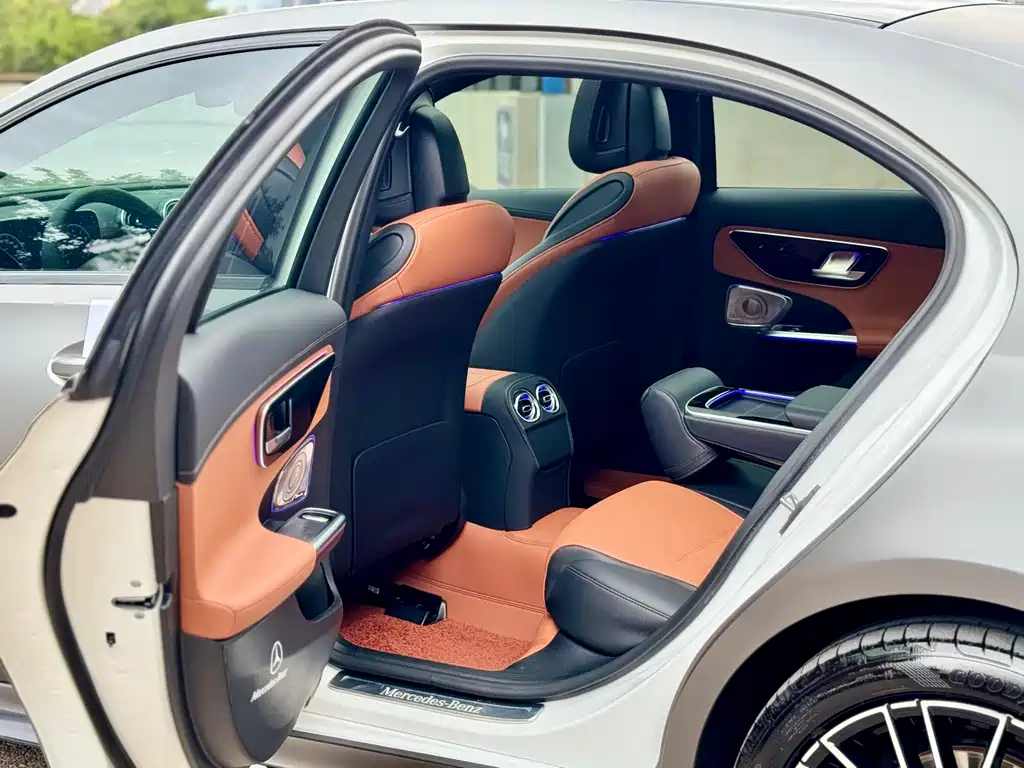 Mercedes-Benz C-Class 2024