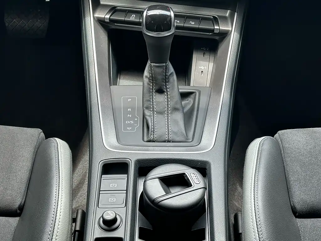 Audi Q3 2022 — фото 14