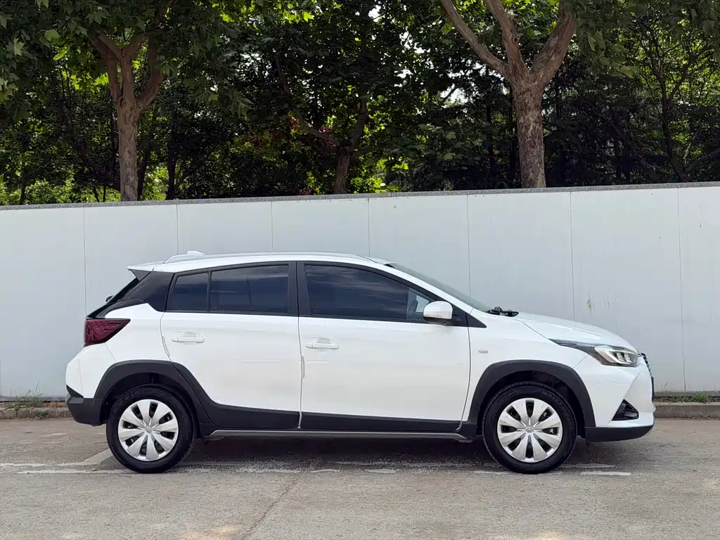 Toyota Yaris L 2023