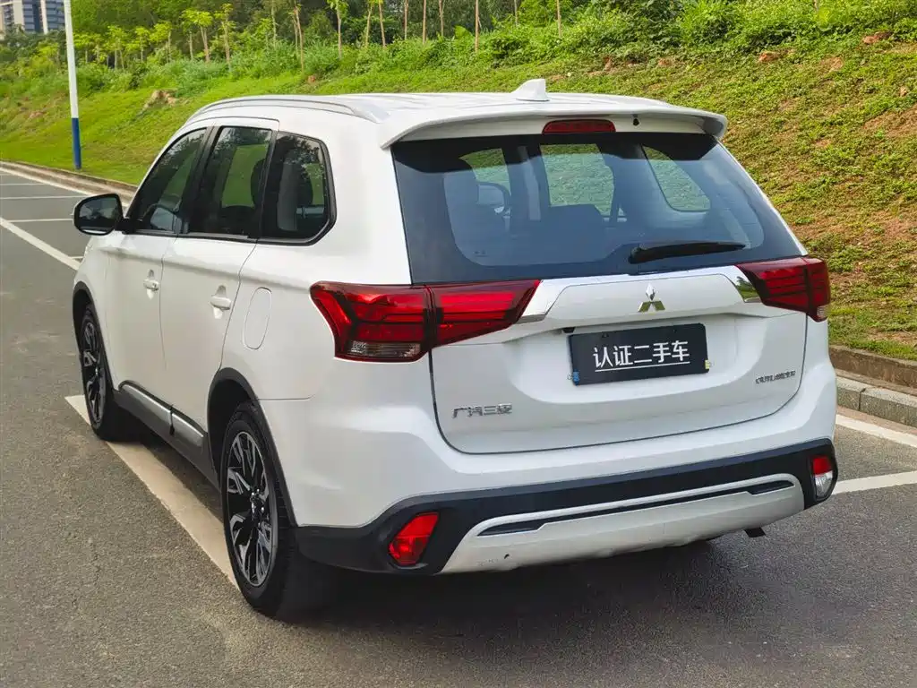 Mitsubishi Outlander 2019 — фото 5