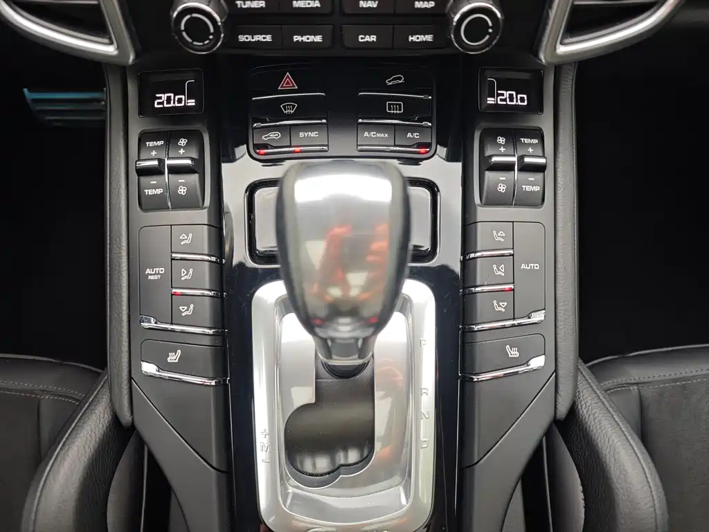 Porsche Cayenne 2016 — фото 12