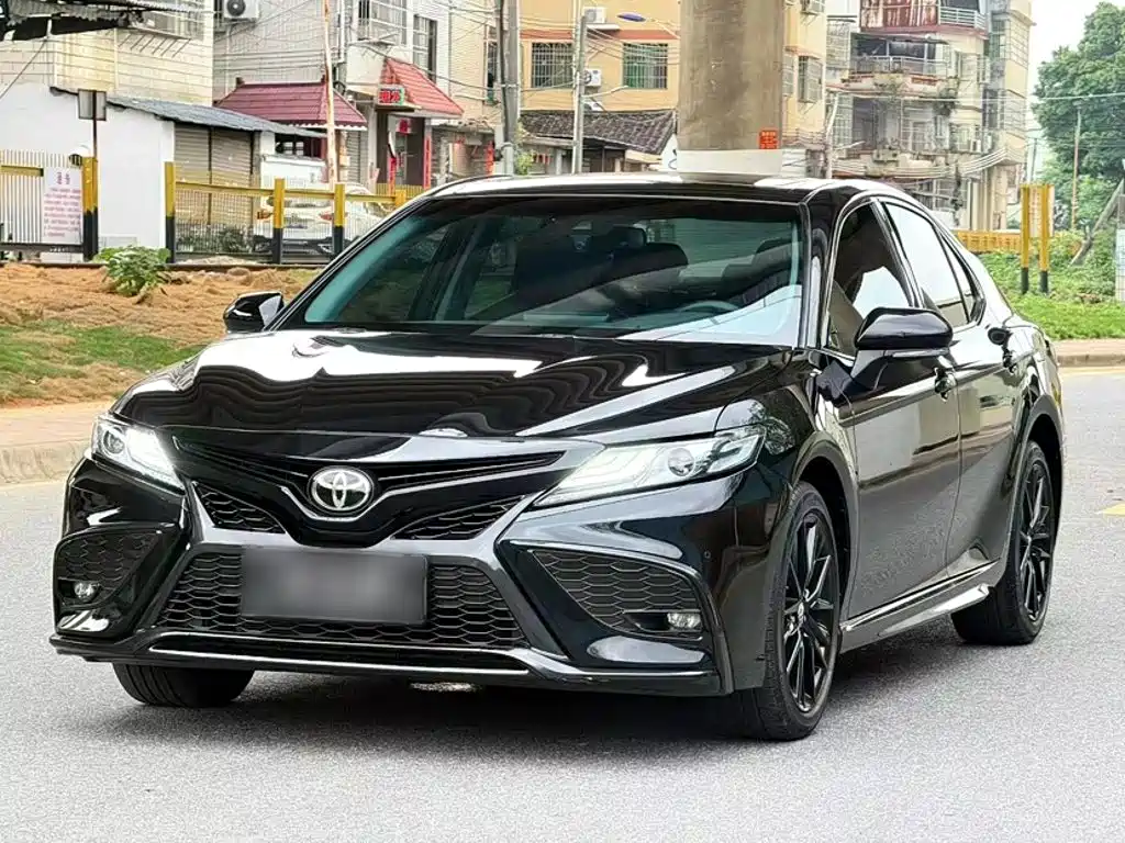 Toyota Camry 2022 — фото 2