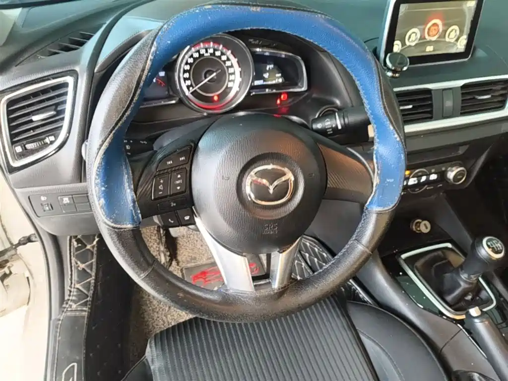 Mazda 3 Axela 2017 — фото 11