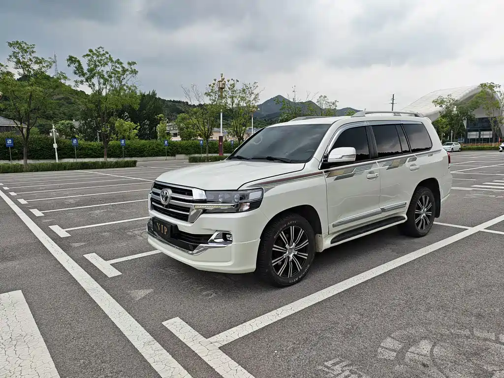 Toyota Land Cruiser 2015 — фото 1