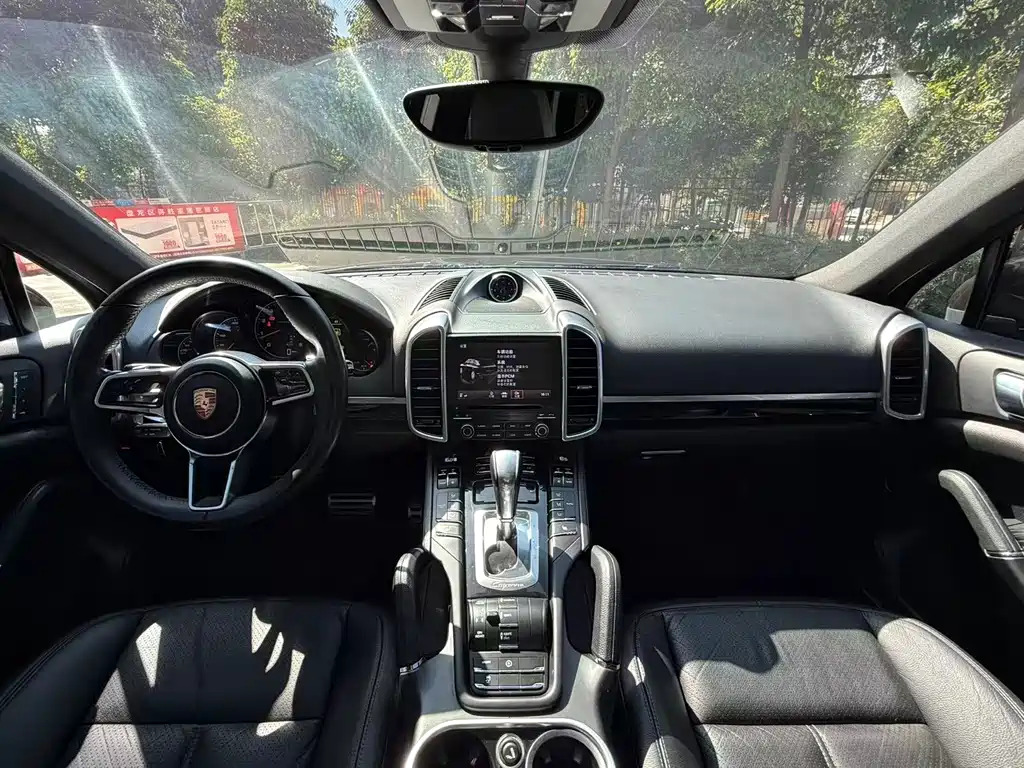 Porsche Cayenne 2017 — фото 20