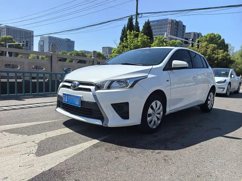 Toyota Yaris L 2015