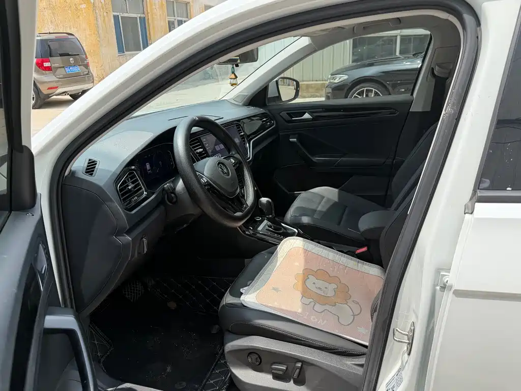 Volkswagen T-Roc 2023
