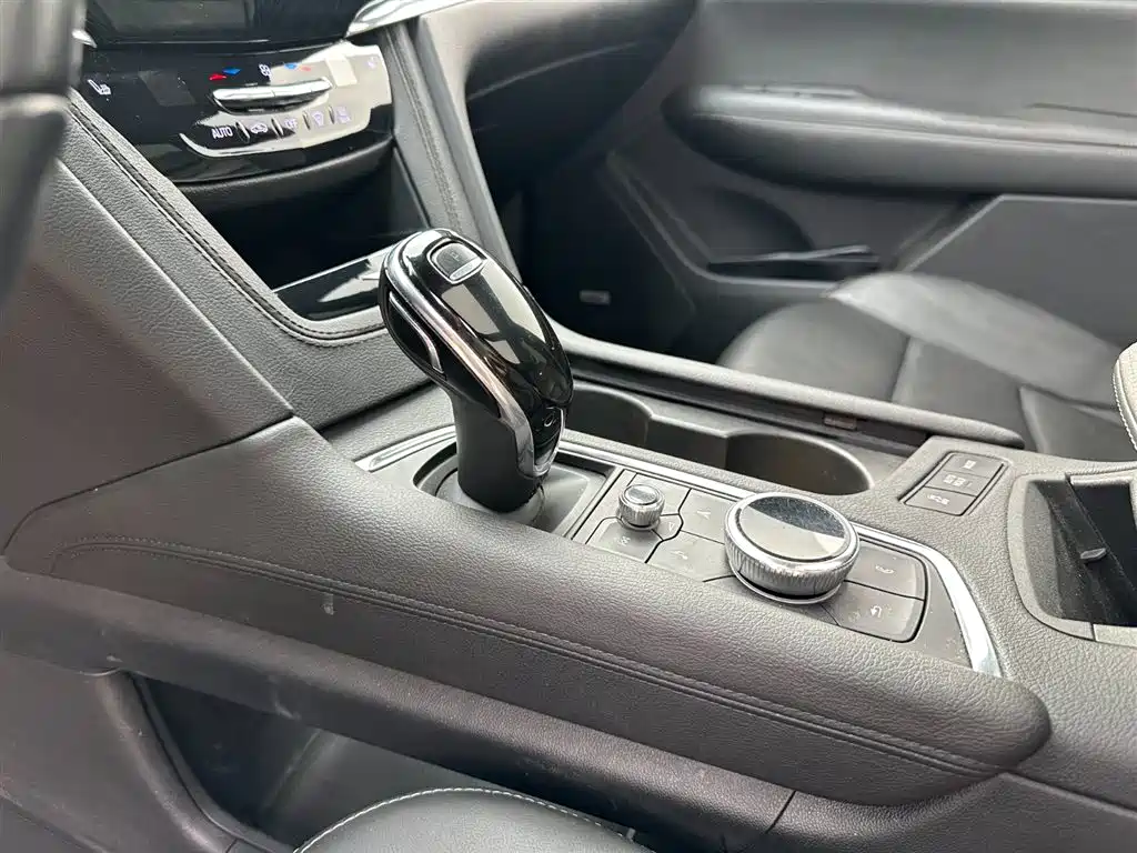 Cadillac XT6 2019 — фото 15